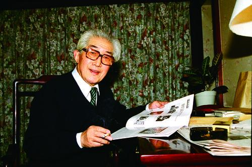 首任社长尹痩石