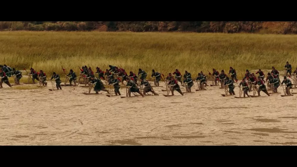 电影《荡寇风云》驾驶泥鳗船的戚家军。