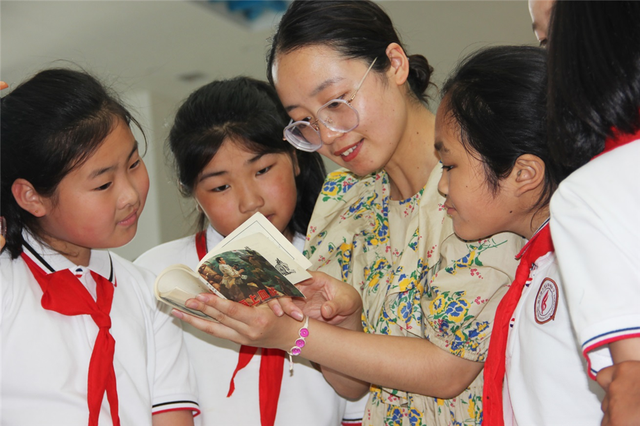 连环画里学党史