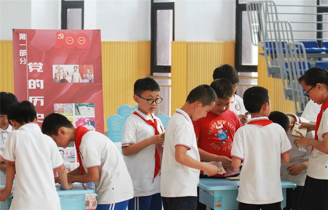 连环画里学党史