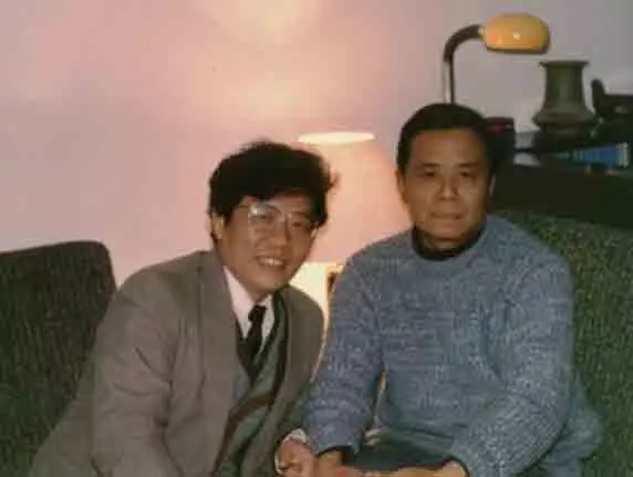 1990年雷德祖的弟弟雷似祖在高燕家与高燕合影